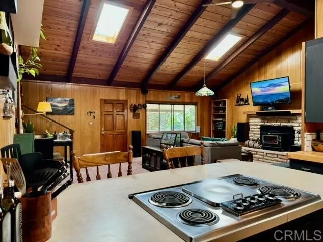 https://cdn.realtyfeed.com/cdn/127/306296996/eabdbb9a4537c568b88176f961eb0f2b.webp