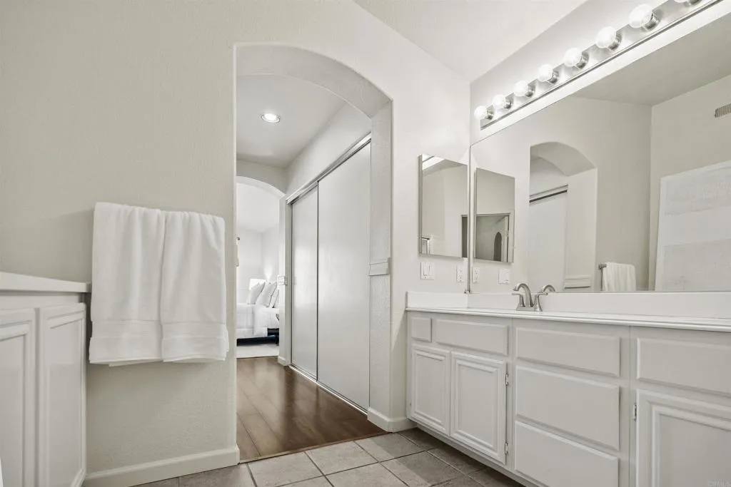 https://cdn.realtyfeed.com/cdn/127/306298949/9b955307add3700bce684b356029d5f6.webp