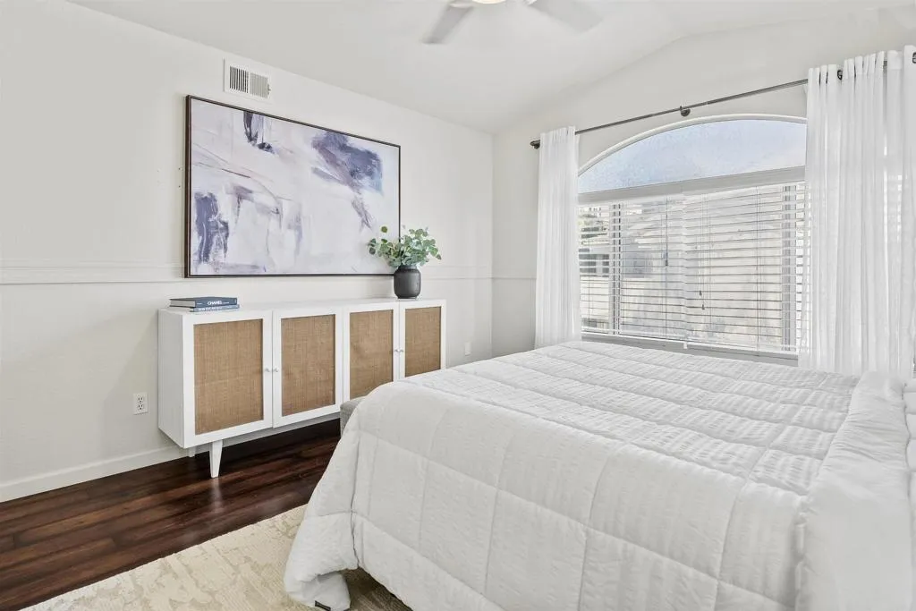 https://cdn.realtyfeed.com/cdn/127/306298949/d6a9cc7c565955ddad354f023fe5aa66.webp