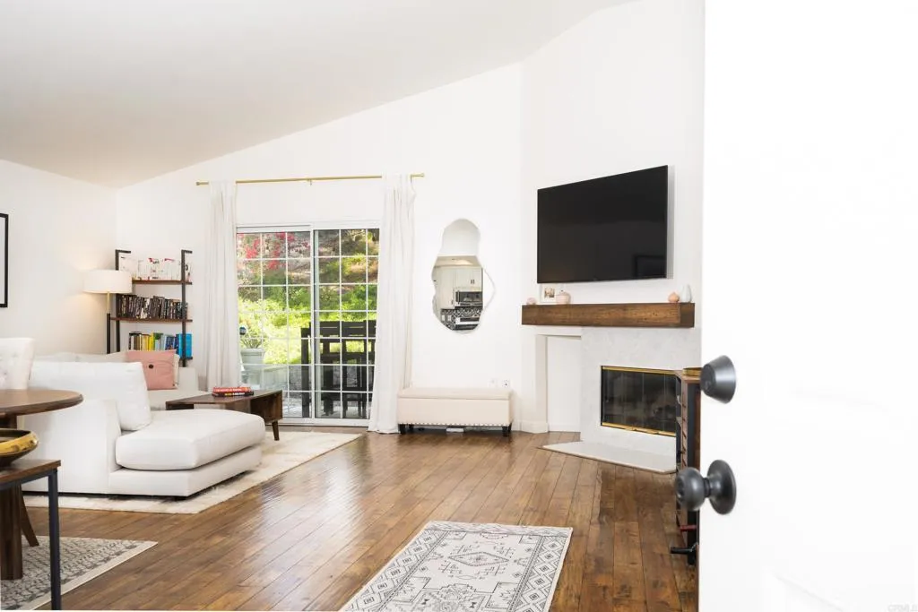 Photo #5: NDP2409635 Listing 