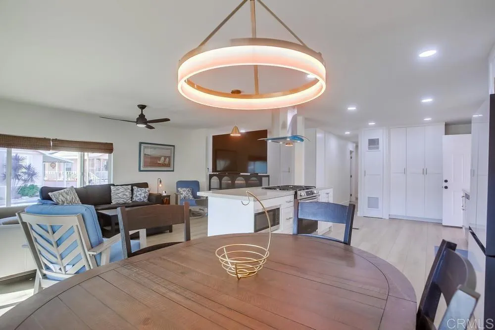 https://cdn.realtyfeed.com/cdn/127/306299629/52bffe606a1b12c7c4145f2ad4d322c4.webp