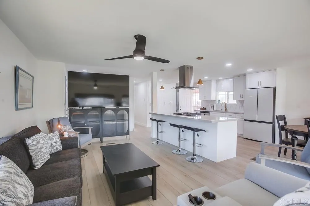 https://cdn.realtyfeed.com/cdn/127/306299629/dcd4a2358651d138c7ff317c22346d16.webp