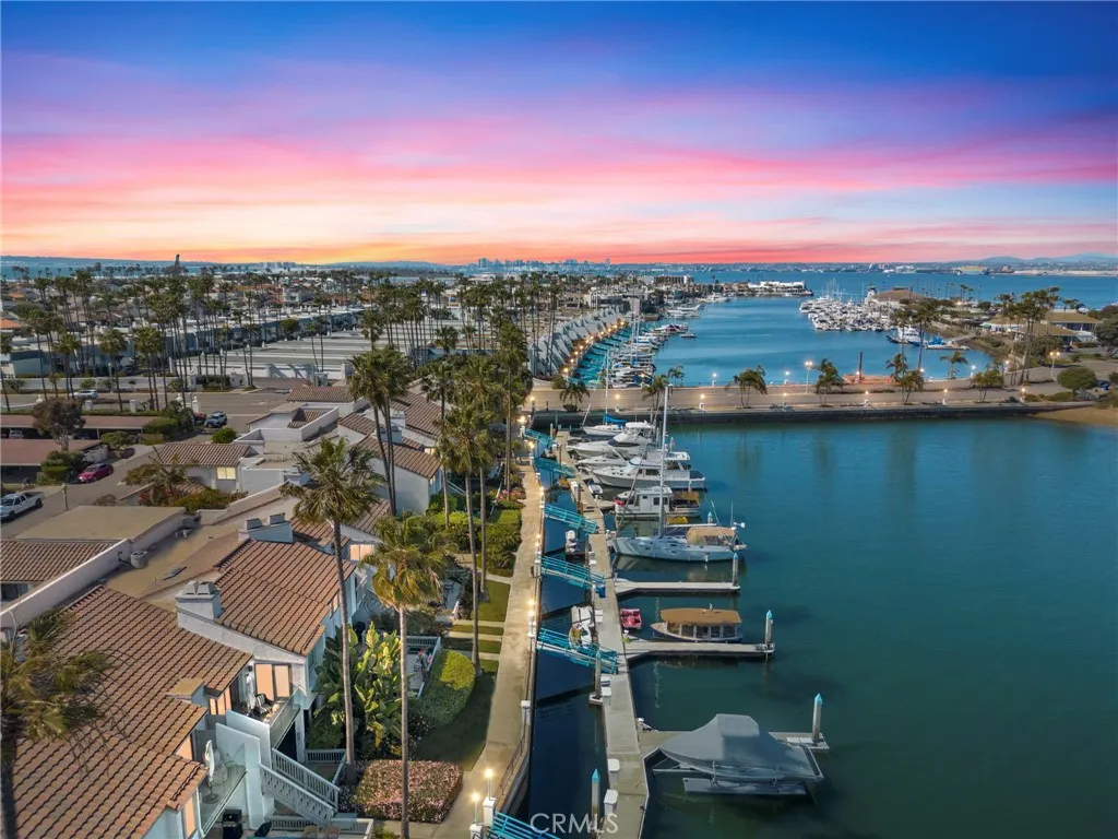 https://cdn.realtyfeed.com/cdn/127/306300665/e5839d5bb9433c163412756d87f834ce.webp