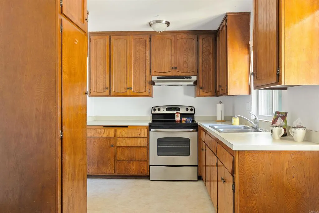 https://cdn.realtyfeed.com/cdn/127/306302014/47ba8e2a723f55bec058e2ae1c9c1684.webp