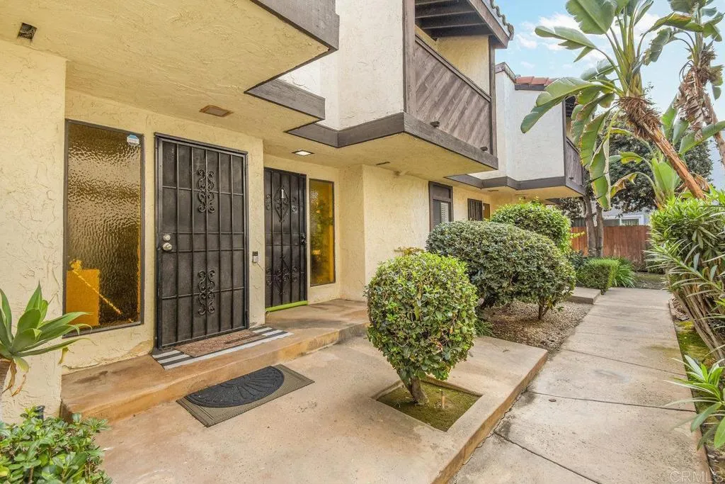 MLS: PTP2406805 Condo For Sale