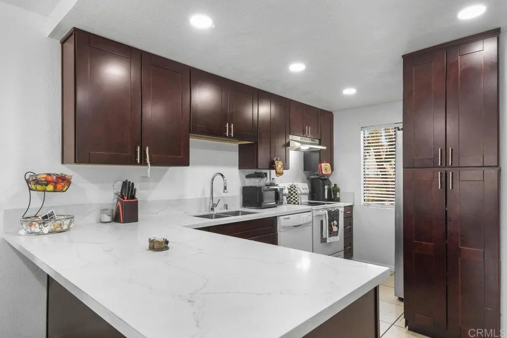 Photo #4: PTP2406805 Listing 