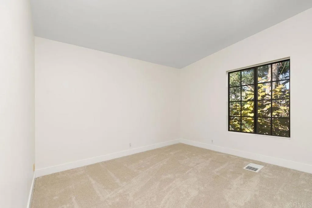 https://cdn.realtyfeed.com/cdn/127/306303145/c12d82193cee560d5176d92f72cc170c.webp