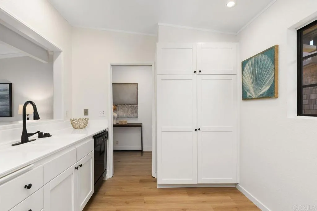 https://cdn.realtyfeed.com/cdn/127/306303145/f4d1cefce01baceb83d049d2d2da1b63.webp