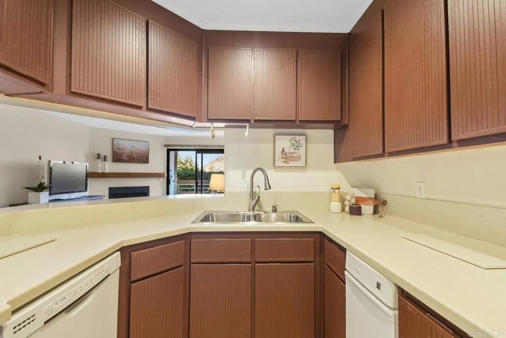 https://cdn.realtyfeed.com/cdn/127/306303905/becb144c7ed78359a5ac64587168567b.webp
