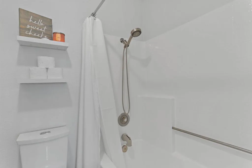https://cdn.realtyfeed.com/cdn/127/306304452/1403b8110c825246a9558eecea269024.webp