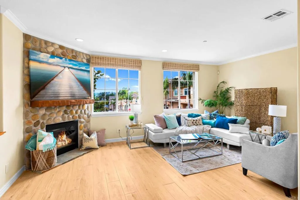 2744 Carlsbad Boulevard Unit 205, Carlsbad, CA 92008 - Main photo, Carlsbad, CA