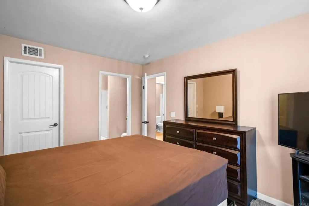 https://cdn.realtyfeed.com/cdn/127/306305188/f35750679bf8d46e9cdbd63290433cad.webp