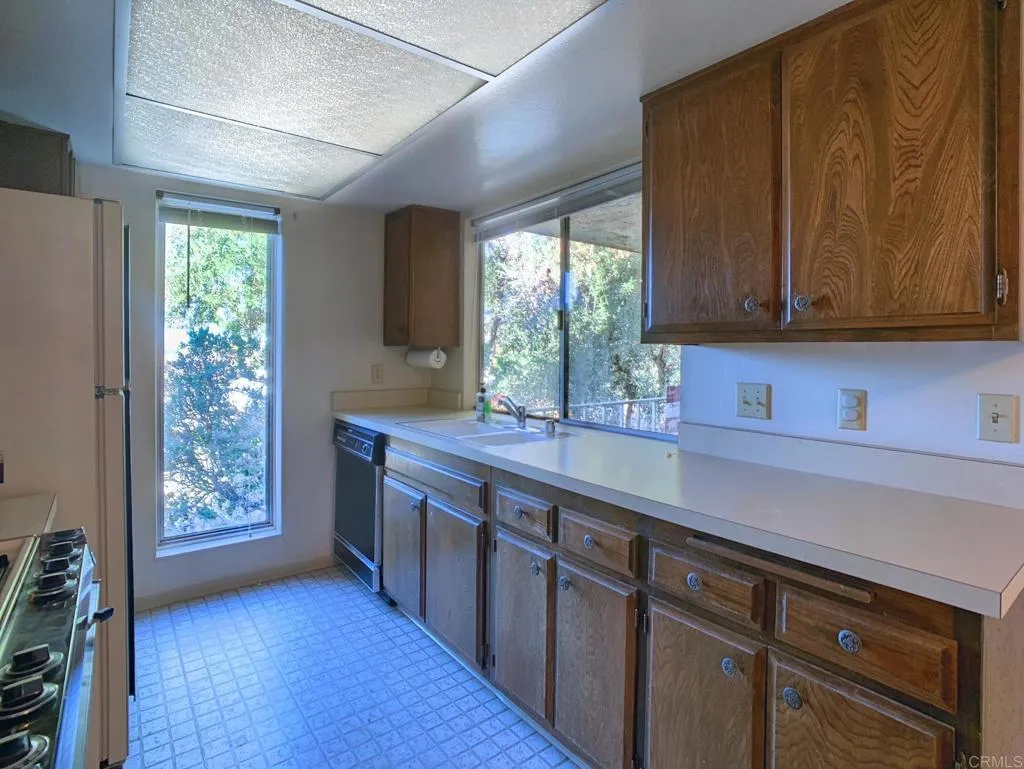 https://cdn.realtyfeed.com/cdn/127/306305224/5ee2e5aaba25114bafdb14b9984bb296.webp
