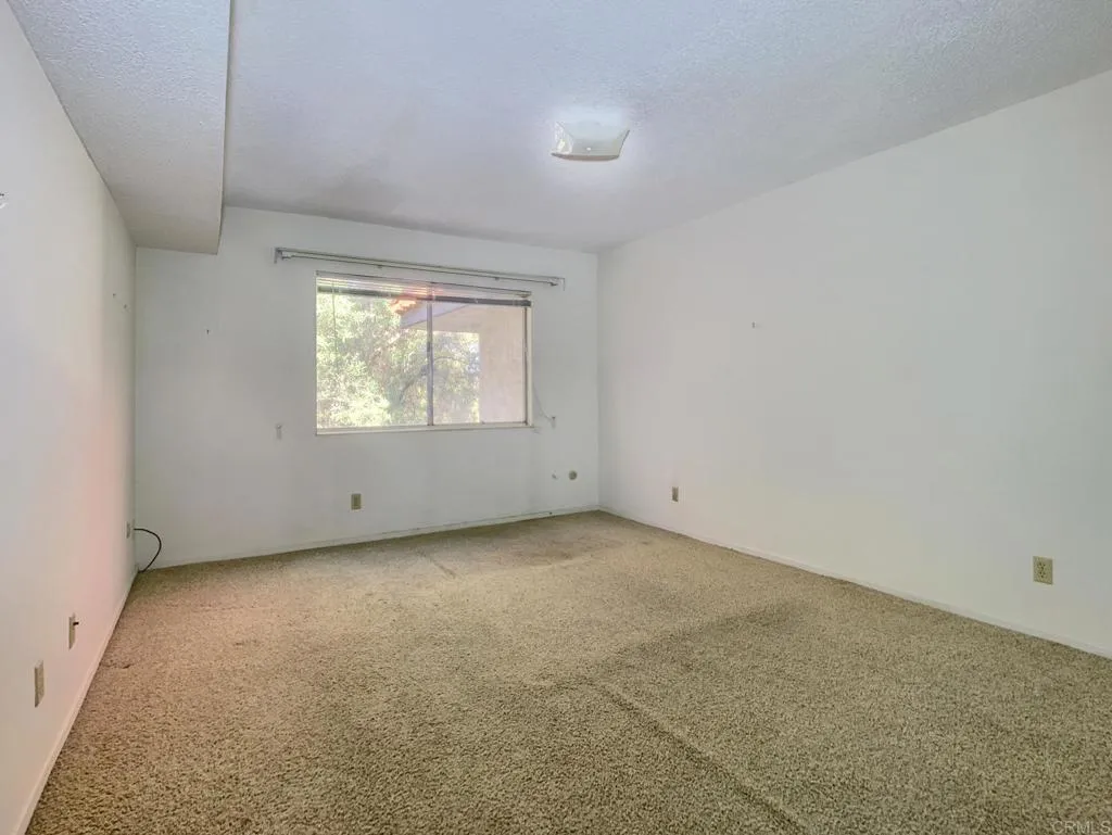 https://cdn.realtyfeed.com/cdn/127/306305224/afab9c8aff4d84e339ad770c63e33794.webp