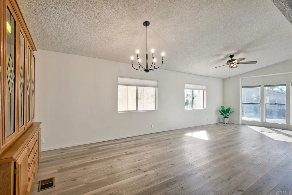https://cdn.realtyfeed.com/cdn/127/306306761/1933e72feb34821f7406a01f4ea9bba0.webp