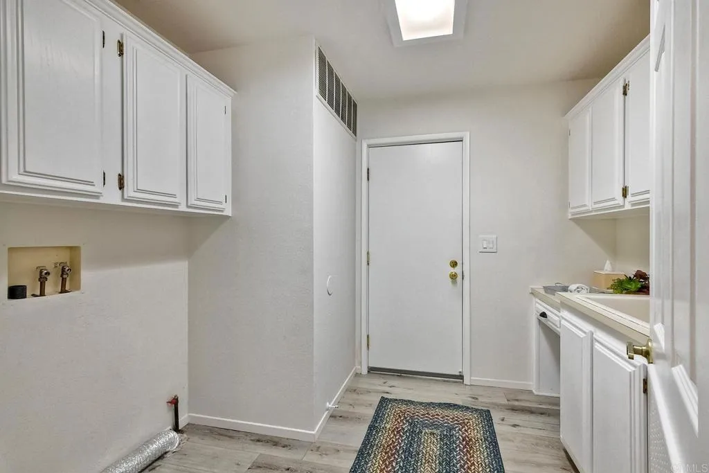 https://cdn.realtyfeed.com/cdn/127/306306761/1f8f6d381bcfb97e18ad255cb1bd5677.webp