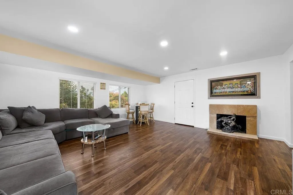 https://cdn.realtyfeed.com/cdn/127/306306912/7649f1da56ae8fd1fd13451a981c16d2.webp