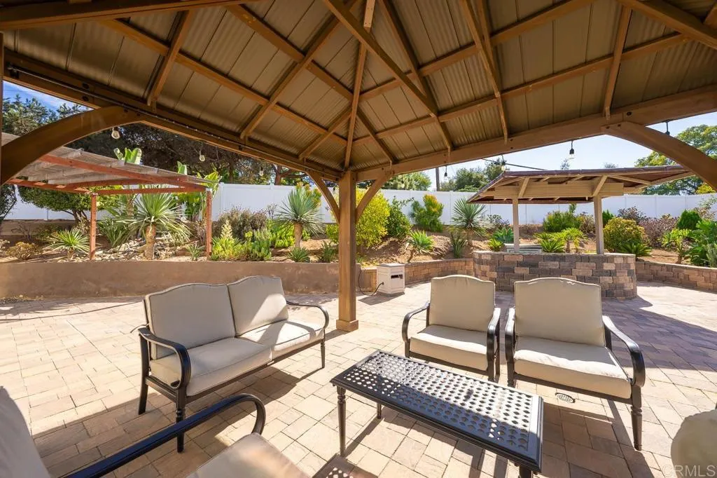 https://cdn.realtyfeed.com/cdn/127/306306912/d95fe700e6139dbcc5c75e68285fcd0c.webp