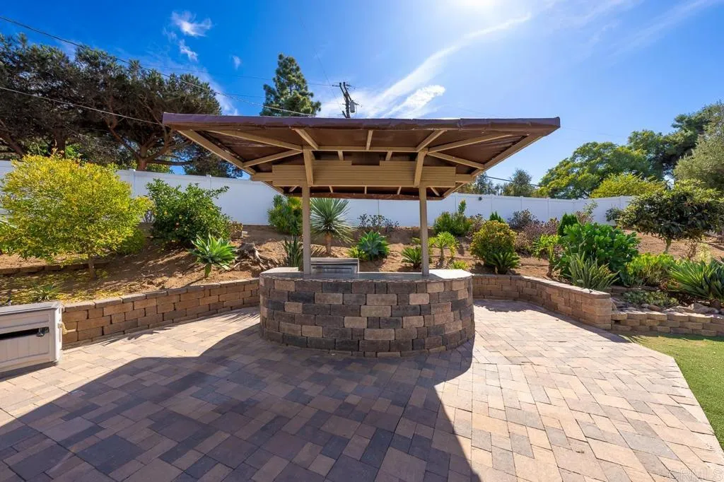 https://cdn.realtyfeed.com/cdn/127/306306912/eee382b9e2e24ae71405e11d782264ce.webp
