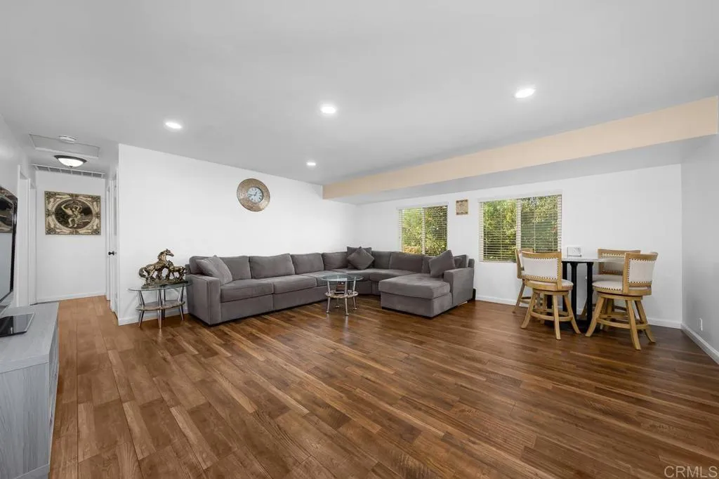 https://cdn.realtyfeed.com/cdn/127/306306912/f8b718e7aae5e7c4bc659c6348780896.webp