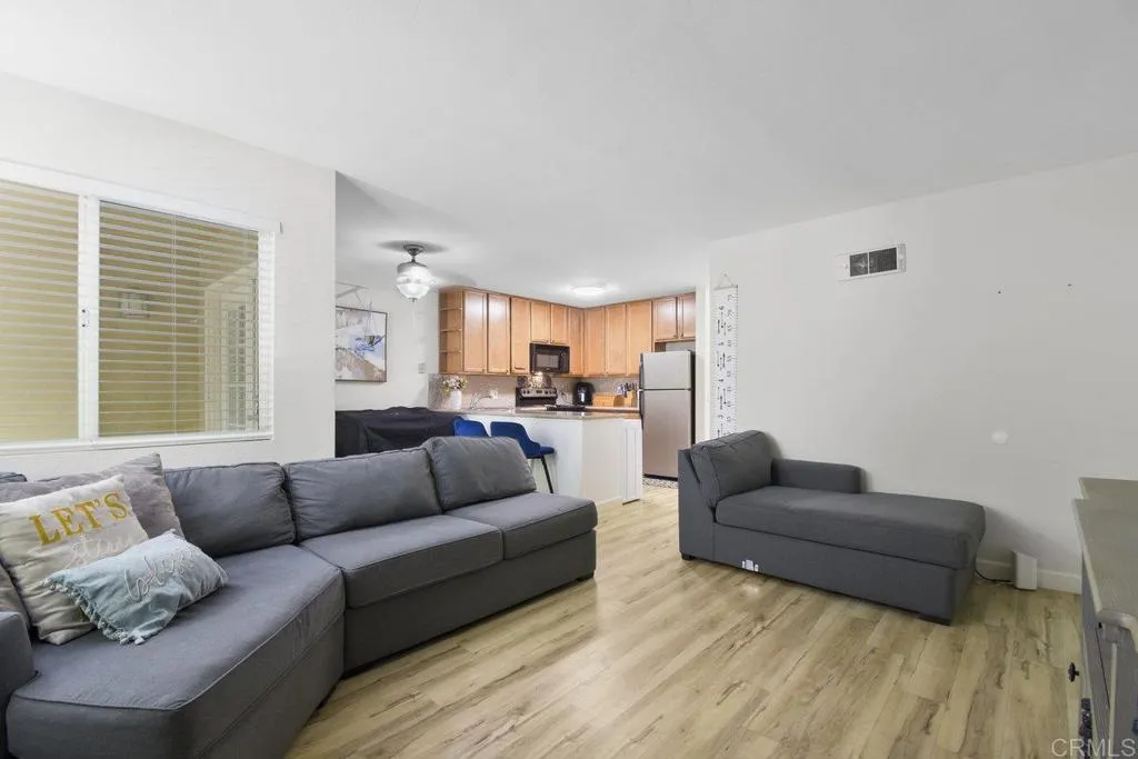 https://cdn.realtyfeed.com/cdn/127/306309069/4af862caf424b055d456298c45adbb8f.webp