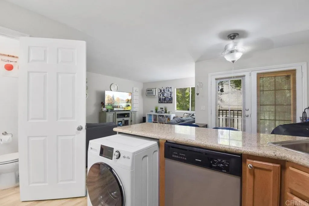 https://cdn.realtyfeed.com/cdn/127/306309069/52954456abfb329f67de2898a3ffa760.webp