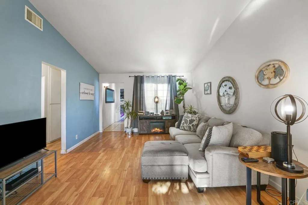 https://cdn.realtyfeed.com/cdn/127/306309270/06668fe3654811681842d3c755c2c917.webp