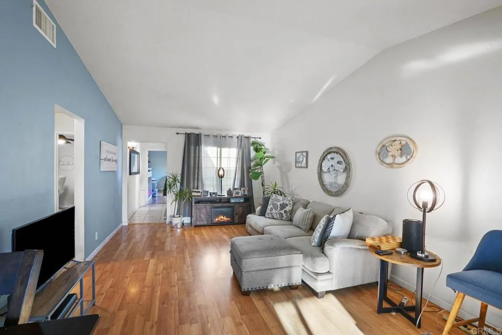 https://cdn.realtyfeed.com/cdn/127/306309270/32b5507fee8f62267693899c648ccf04.webp