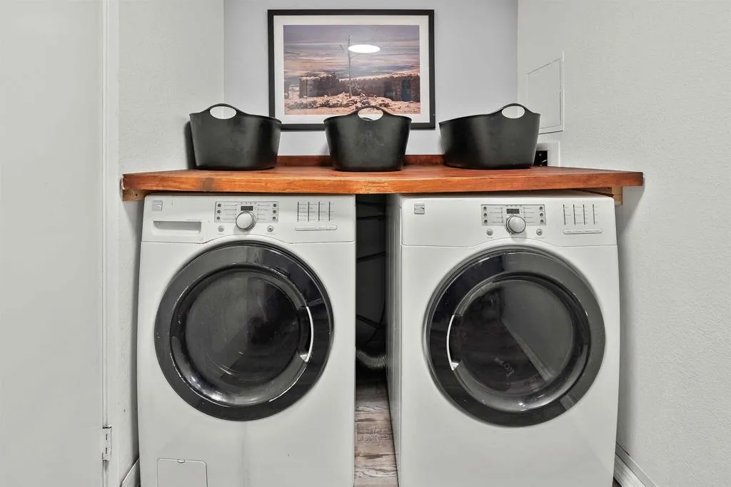 https://cdn.realtyfeed.com/cdn/127/306309788/fd406c807ee8f46f6308d90483fe4cd5.webp