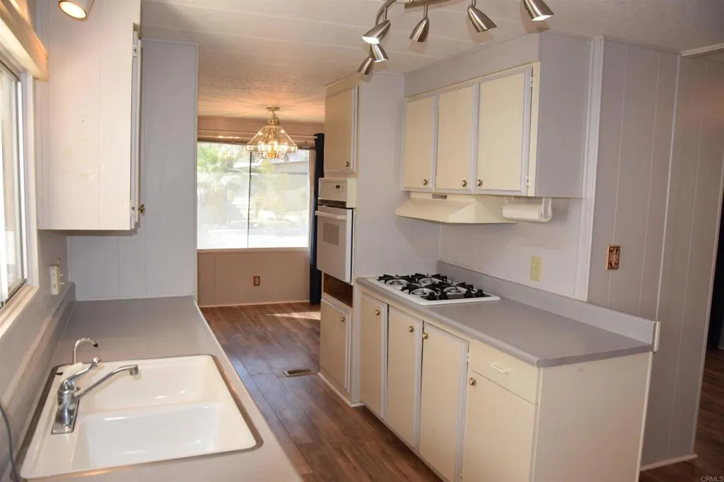 https://cdn.realtyfeed.com/cdn/127/306310271/1094c572f09e4929b234eb7741895131.webp
