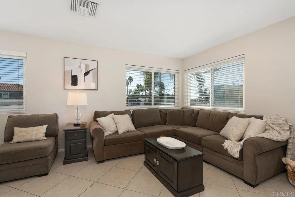 https://cdn.realtyfeed.com/cdn/127/306310532/95cd2eab2281bc4eca346a43b793ed00.webp