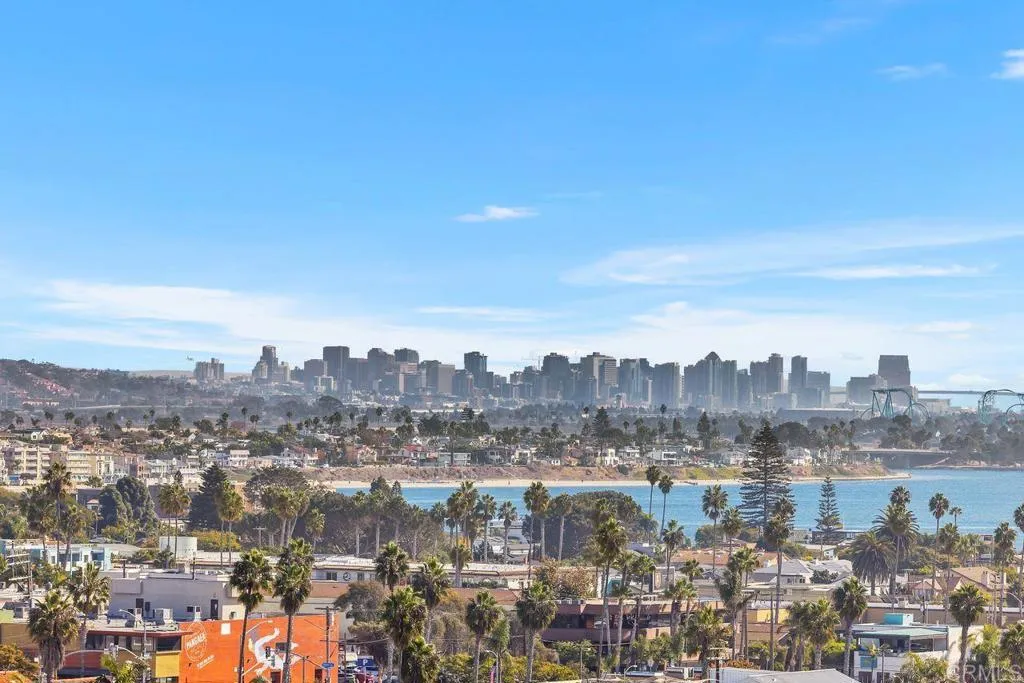 https://cdn.realtyfeed.com/cdn/127/306311317/b6eaef4ae50bc308c6374cdff6790a66.webp