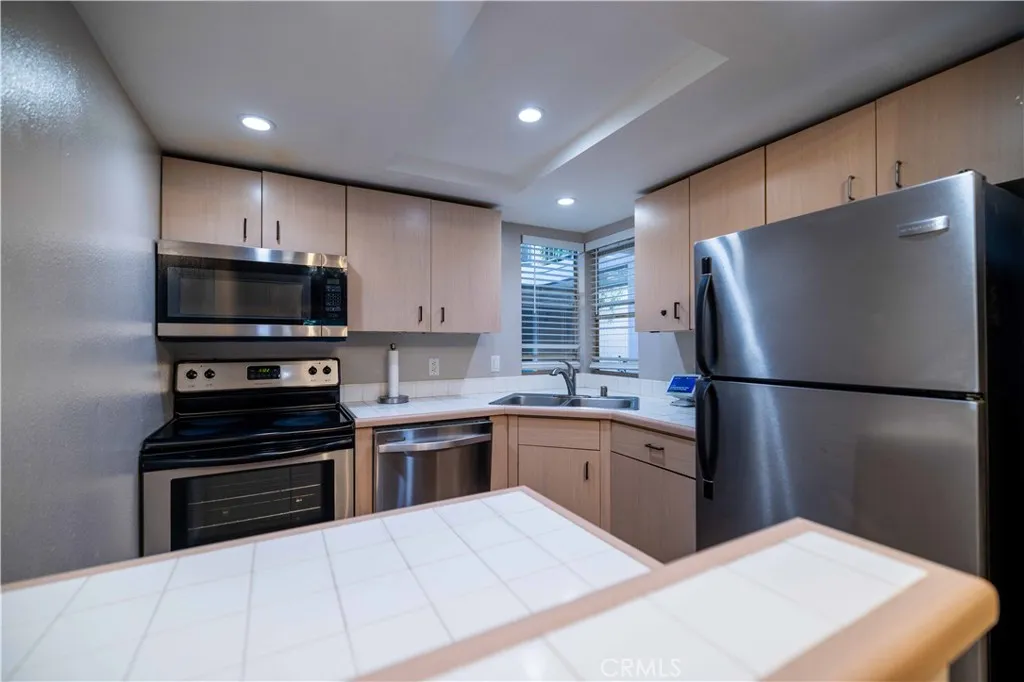 Photo #5: DW24232461 Listing 