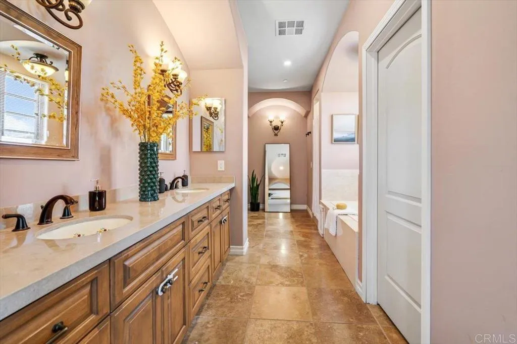 https://cdn.realtyfeed.com/cdn/127/306311579/3bac0a1fde1d7575d626bc17c7d3f70d.webp