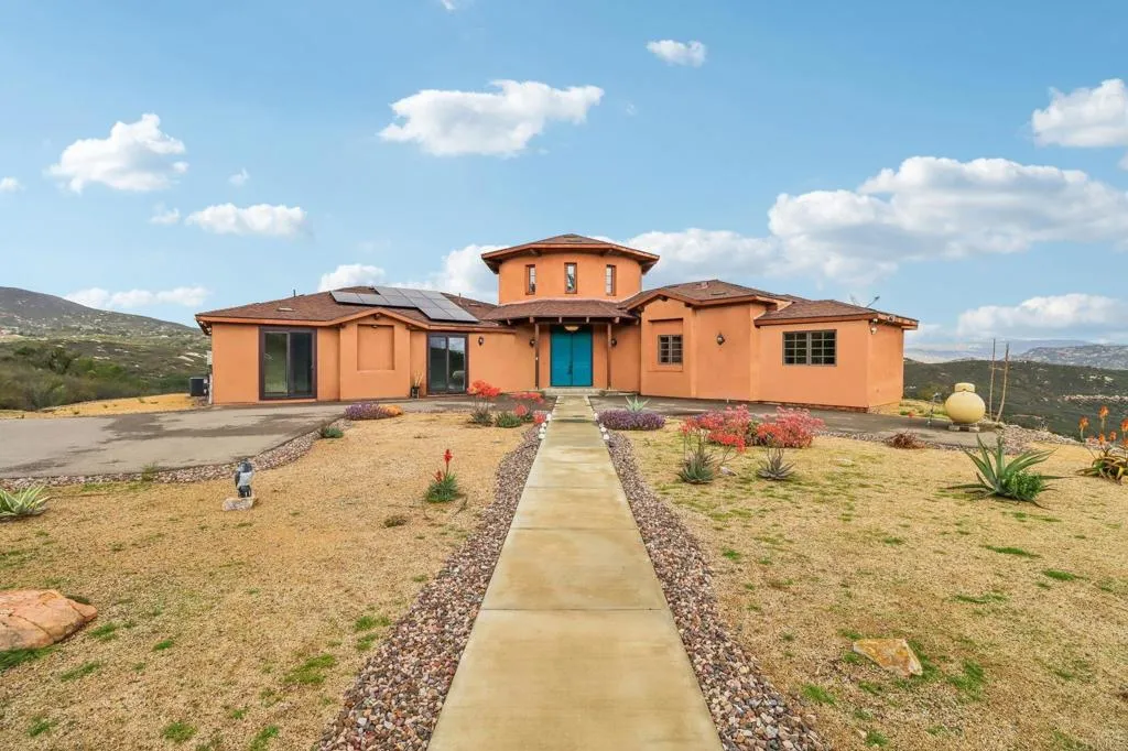https://cdn.realtyfeed.com/cdn/127/306311579/f93ac5fcd7db8870e739c4566c2577f7.webp