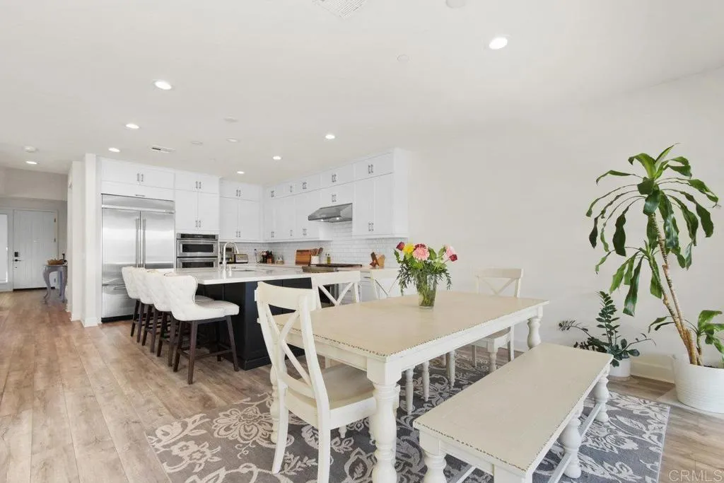 https://cdn.realtyfeed.com/cdn/127/306312847/b2d63184899200bfa39c4954118b403e.webp
