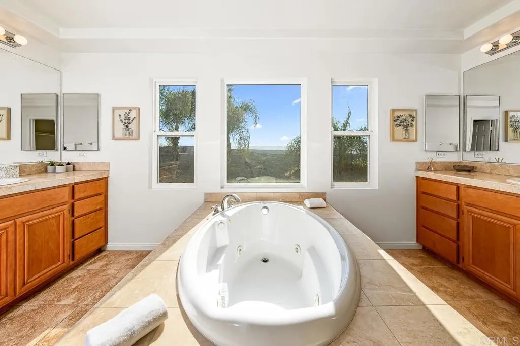 https://cdn.realtyfeed.com/cdn/127/306313131/7f8fbdac959a40058d2c7db48b0d9c17.webp