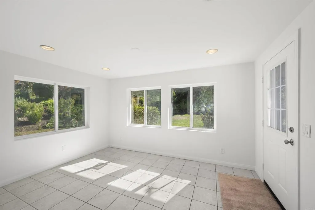 Photo #6: NDP2410174 Listing 