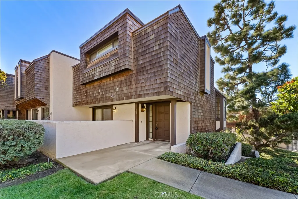 MLS: SB24237922 Condo For Sale