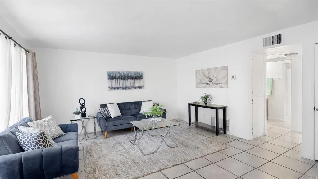 Photo #3: NDP2410200 Listing 