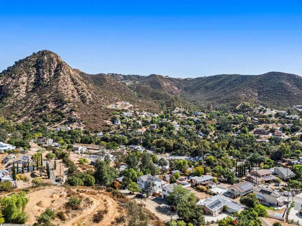 https://cdn.realtyfeed.com/cdn/127/306316364/c4c9874175b65382824fb303858e94c2.webp