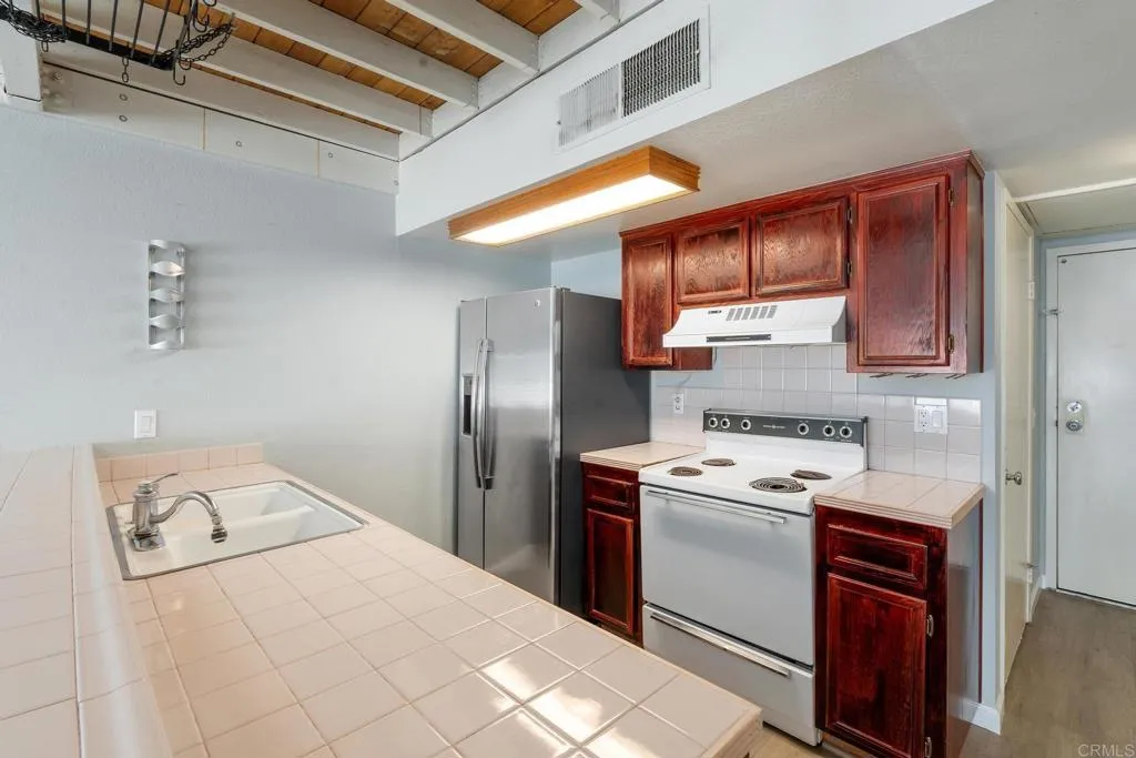 https://cdn.realtyfeed.com/cdn/127/306316696/3d79241d0c405667780ee87b67c17ee3.webp