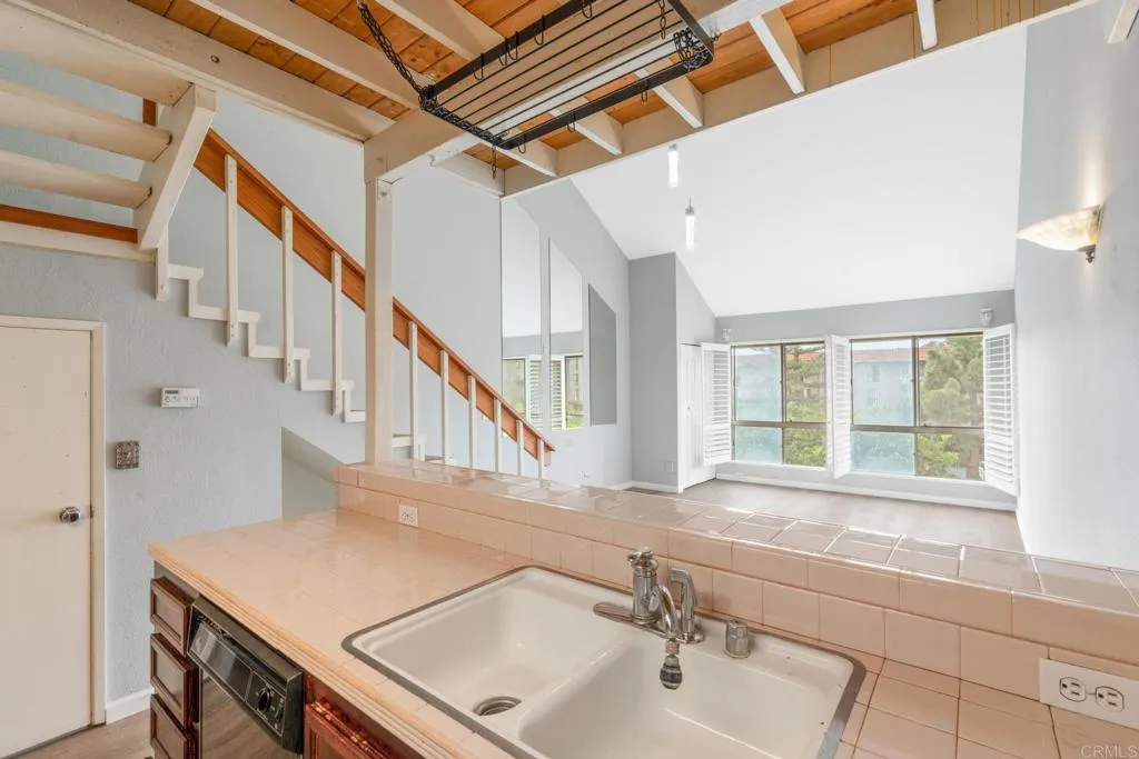 https://cdn.realtyfeed.com/cdn/127/306316696/a9fc3b7d8e69d25eb524335df05bf9f5.webp