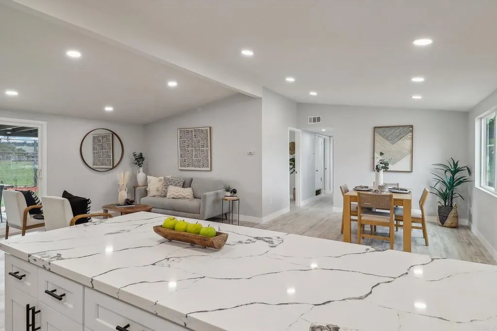 https://cdn.realtyfeed.com/cdn/127/306316869/3be5f4518424275f9eb0148d059039a6.webp