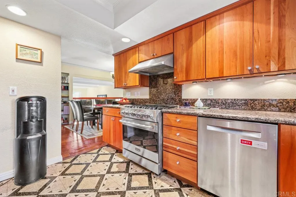 https://cdn.realtyfeed.com/cdn/127/306317064/725058bd187a6780a33e535ea9ae1a26.webp