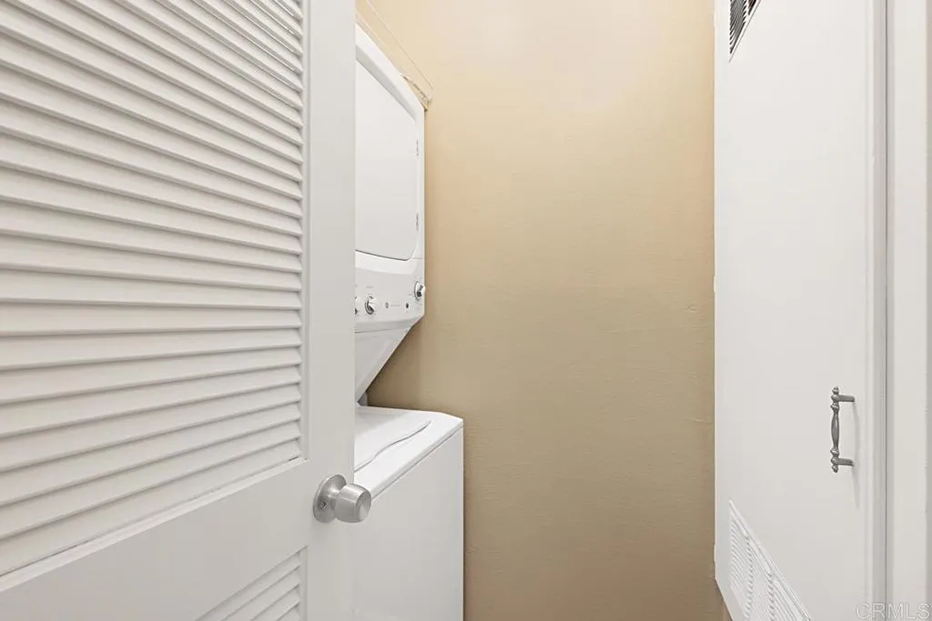 https://cdn.realtyfeed.com/cdn/127/306317169/4cbee9616bb4f547817921766af961ee.webp