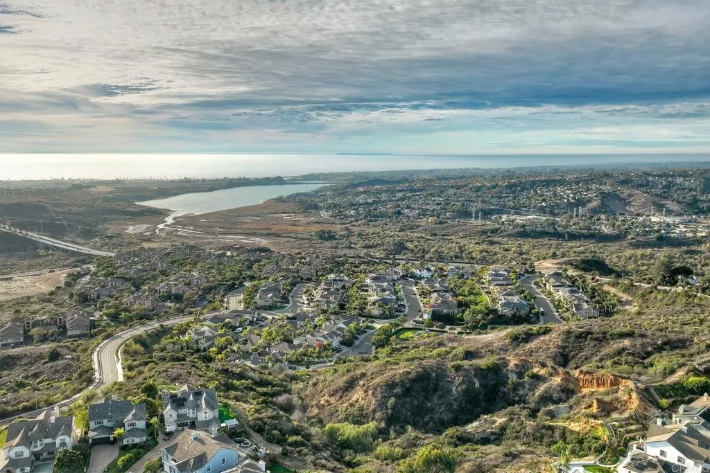 https://cdn.realtyfeed.com/cdn/127/306318125/65bd1444f9c9b306603400f7819978cc.webp