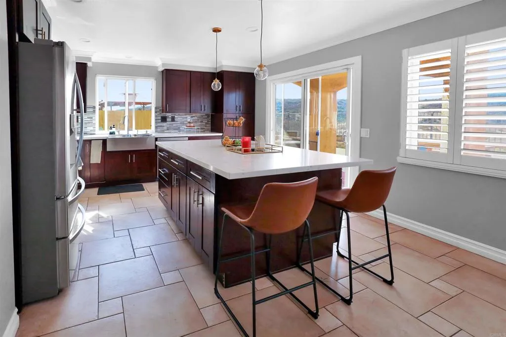https://cdn.realtyfeed.com/cdn/127/306318771/084a59e4c359395b639d66bc19689123.webp