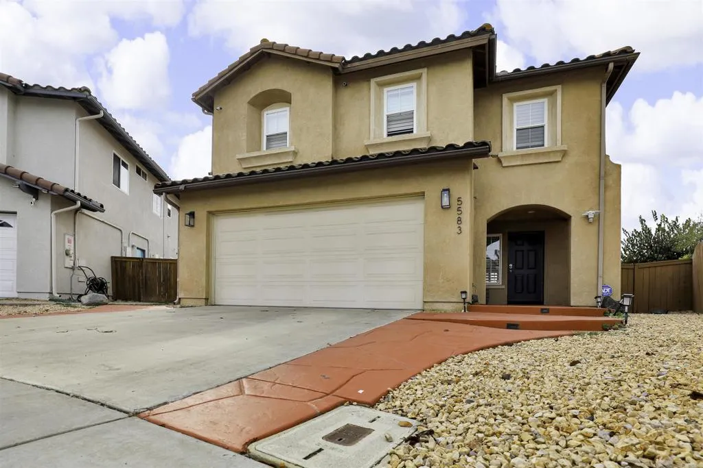 https://cdn.realtyfeed.com/cdn/127/306318771/37b79f0394ee92baa93b640ce07d4e2a.webp