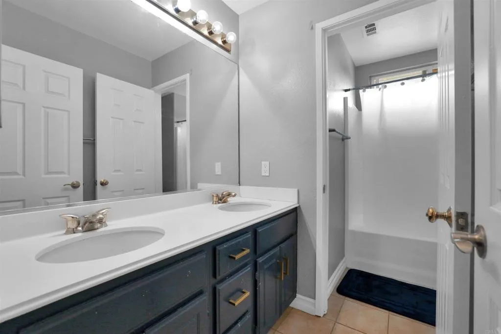 https://cdn.realtyfeed.com/cdn/127/306318771/8fa04ea877800739293e8dab3ea3e7c8.webp